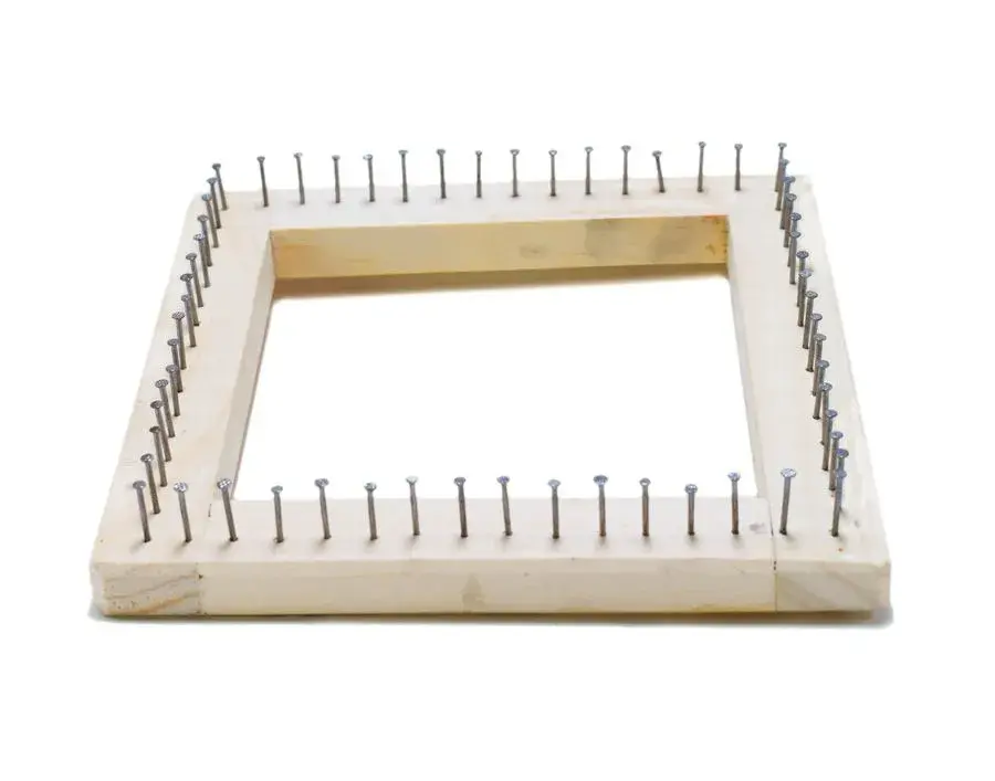 telar-cuadrado-20x20cm-con-clavos-140.webp